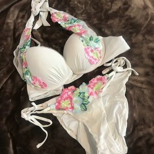 GORGEOUS Beach Bunny 👙 ON HOLD !